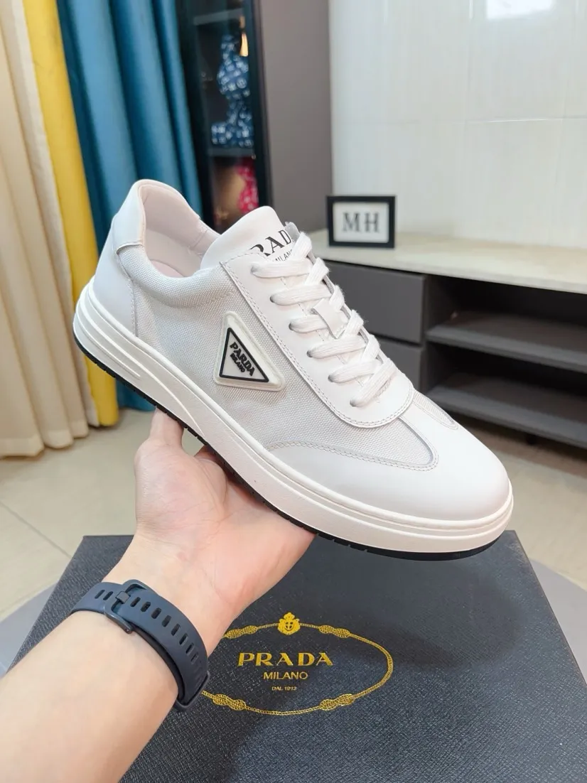 Men's shoes 💰420🌹🌹High-quality new Prada counters are launched simultaneously. The new men's shoes and 😘fabrics are selected from imported mesh and glue-spraying technology. Imported cowhide lining. 👍🏿High-end☄️Open-molded non-slip rubber outsole, exquisite lines, simple and elegant, comfortable and high-end for leisure travel. Code number: 38 to 44